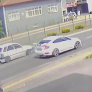Zonguldak’ta motosiklet tellere çarptı: 1 yaralı