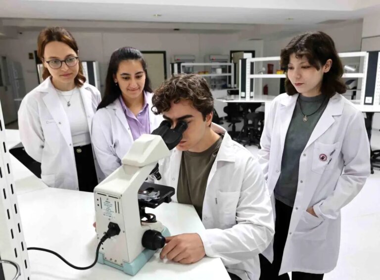 ieu ogrencileri dunyaca unlu universitelere kabul edildi u2QjJQuM