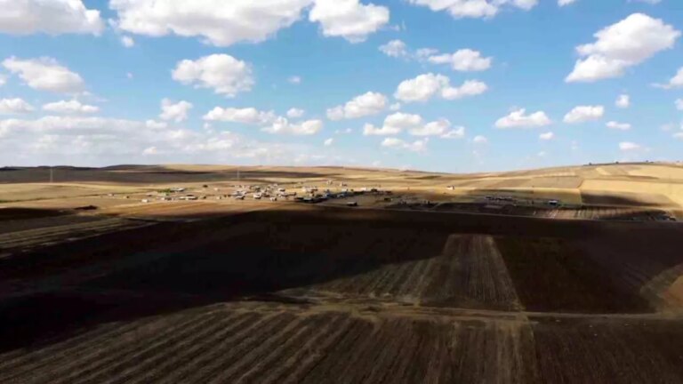 tekirdagda buyuk ova koruma alaninda ciftciler konteyner evler ve tel orguye tepkili 44nKuq3E