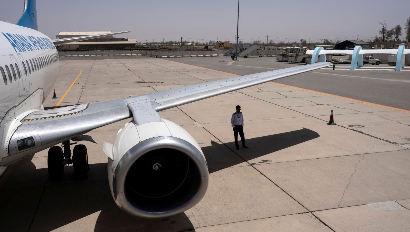 13 yasindaki cocuk ucagin inis takimina saklanarak yolculuk yapti vxVeZRT4