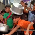 dunyanin gozunu kapattigi gazzede aclikla mucadele eden filistinlilere yemek dagitildi jZVlD4Cl