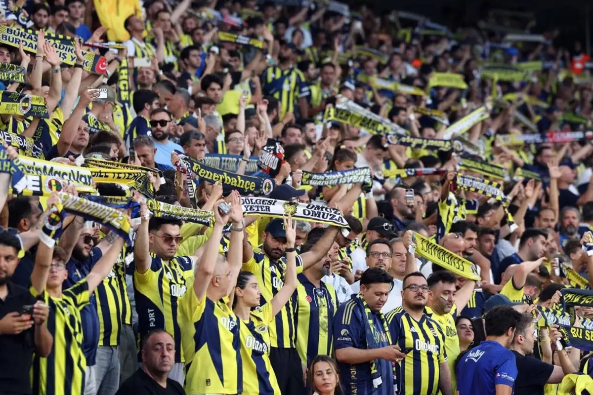 fenerbahce taraftari maglubiyetin faturasini bir kisiye kesti bu takimdan git artik 5TSBxZNI
