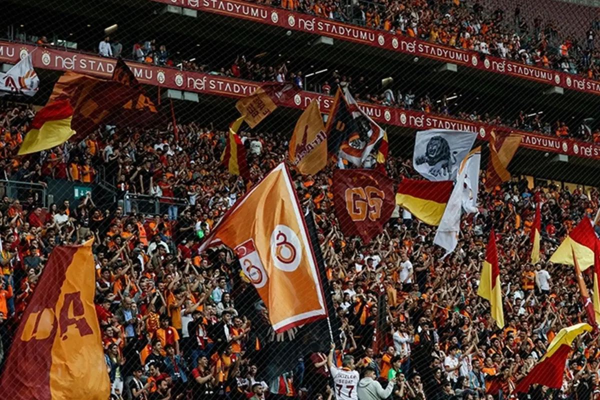galatasarayin yolladigi futbolcu 4 gol birden atti syXcXFHe