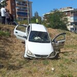 iki otomobil carpisti biri yoldan cikti 1 kisi yaralandi 4hvlZ9Vb