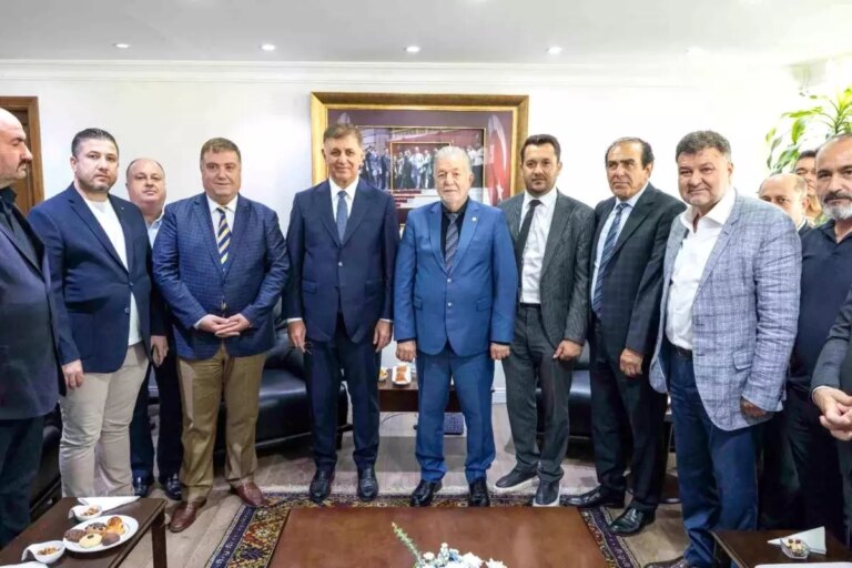 izmir esnafi ile yerel yonetim arasinda yapici diyalog KWRbGhXK