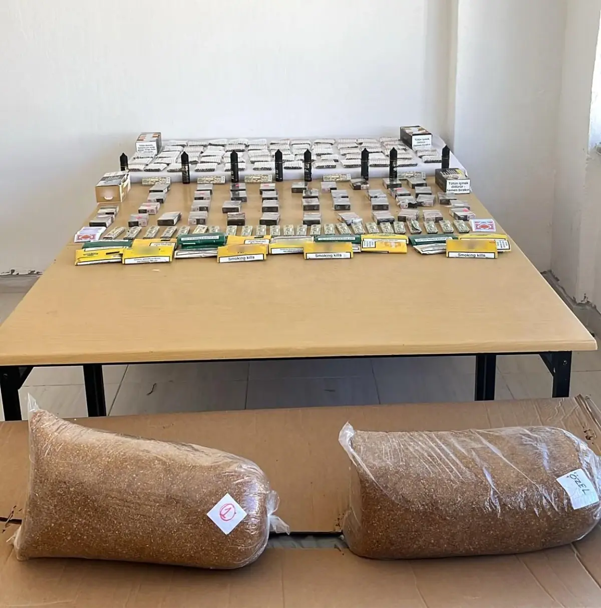 mersinde uyusturucu ve kacak tutun baskini 2eYEQw7c