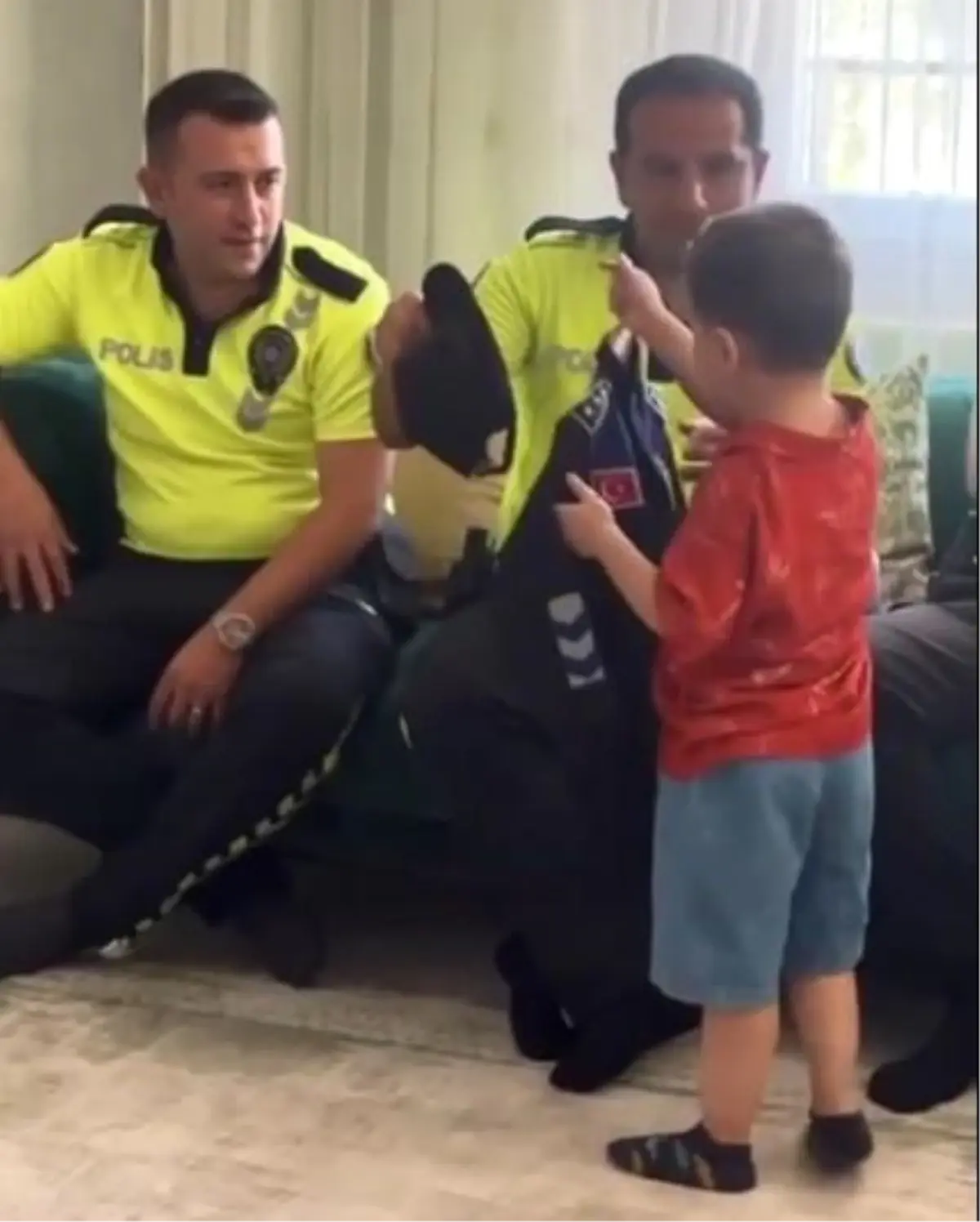 minik goktugun polis olma hayali gerceklesti QJpZIf6V