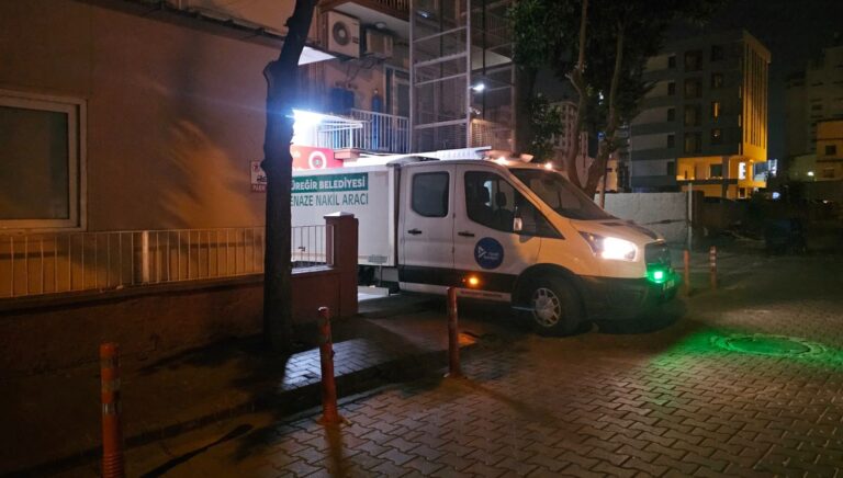 park yeri tartismasinda kan akti komsusunu 7 yerinden vurarak oldurdu Fj45Fe1a