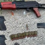 polisten kacan suphelilerin aracindan cephanelik cikti yuVGdhXW