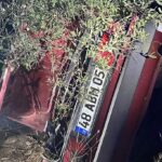 sarampole devrilen arac agaca carpti 2 kisi oldu DxRQ5iRz