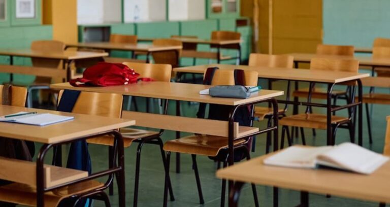 ulkedeki tum okullarda tamamen yasaklanacak 2026da baslayacak JsknKaAz