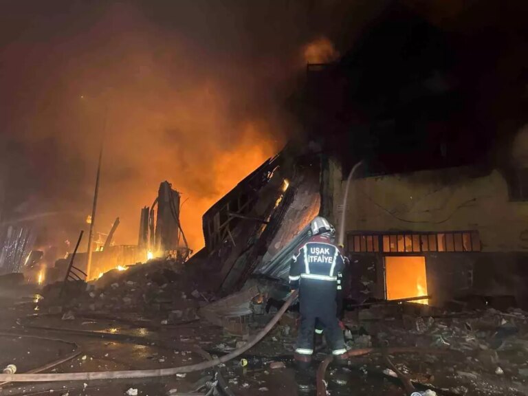 usakta tekstil deposunda yangin kontrol altina alindi wf8EEqM4