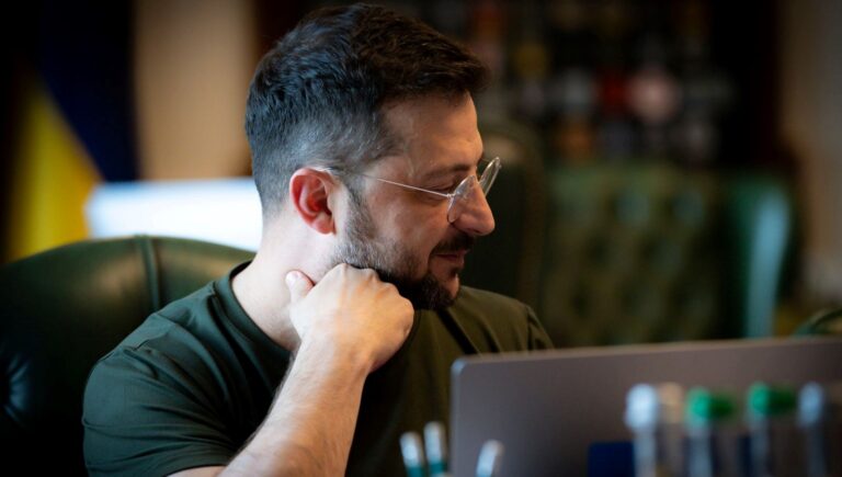 zelenski 100 yillik ortaklik anlasmasini onayladi H6UuSKMh