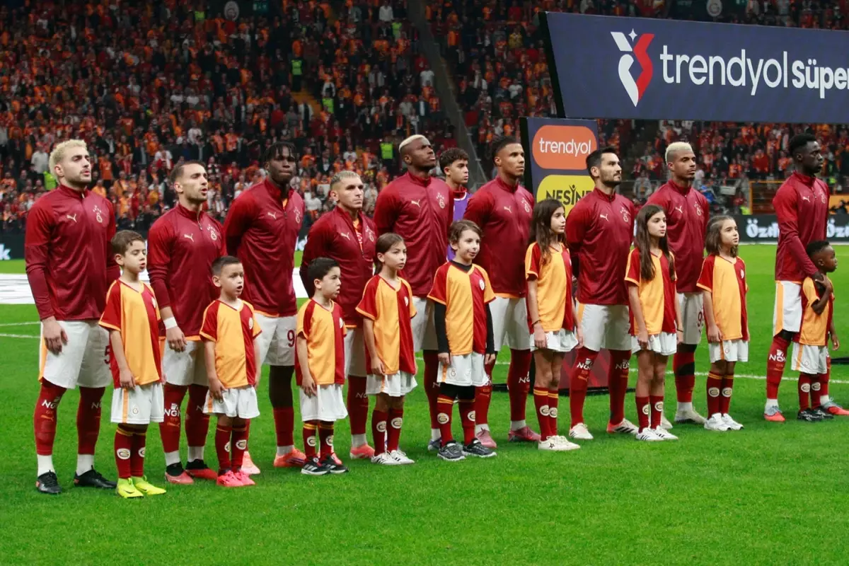 galatasaraya derbide buyuk sok takimin bel kemigi sakatlandi AIap56ak