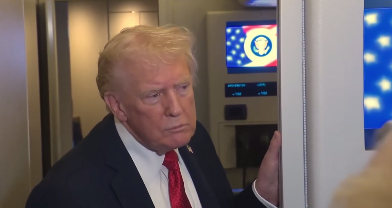 gazzenin vuruldugunu gazeteciden ogrenen trumpin tepkisi dikkat cekti kxptaQbn.jpg