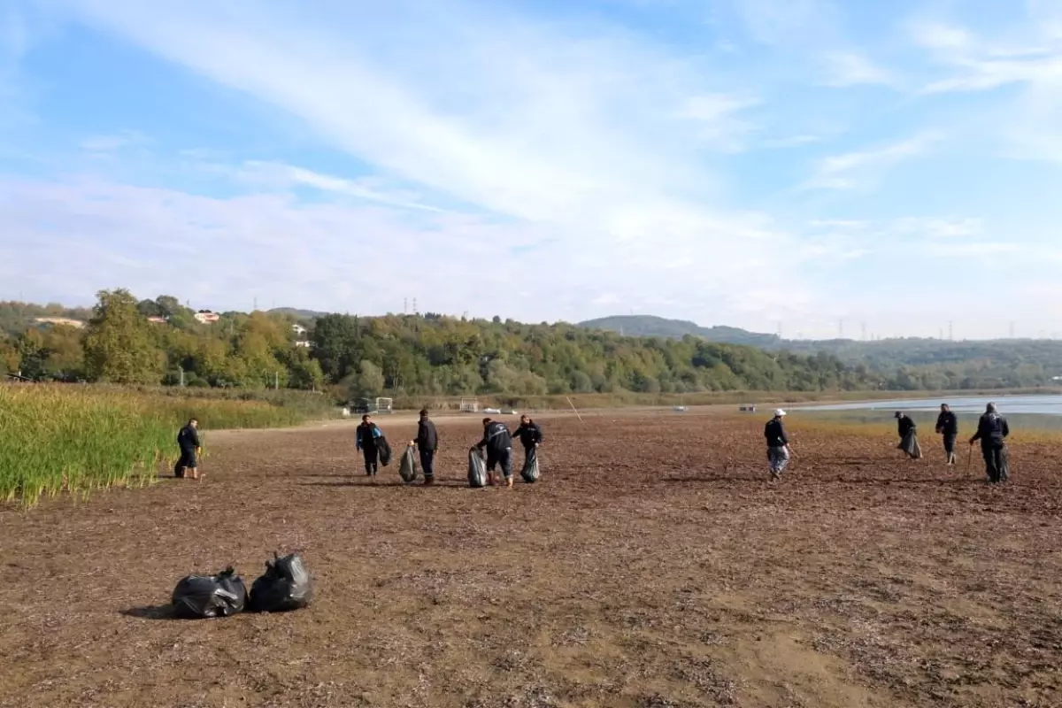 kartepede esme sahilinde temizlik calismasi gerceklestirildi VO2NcH6p.jpg