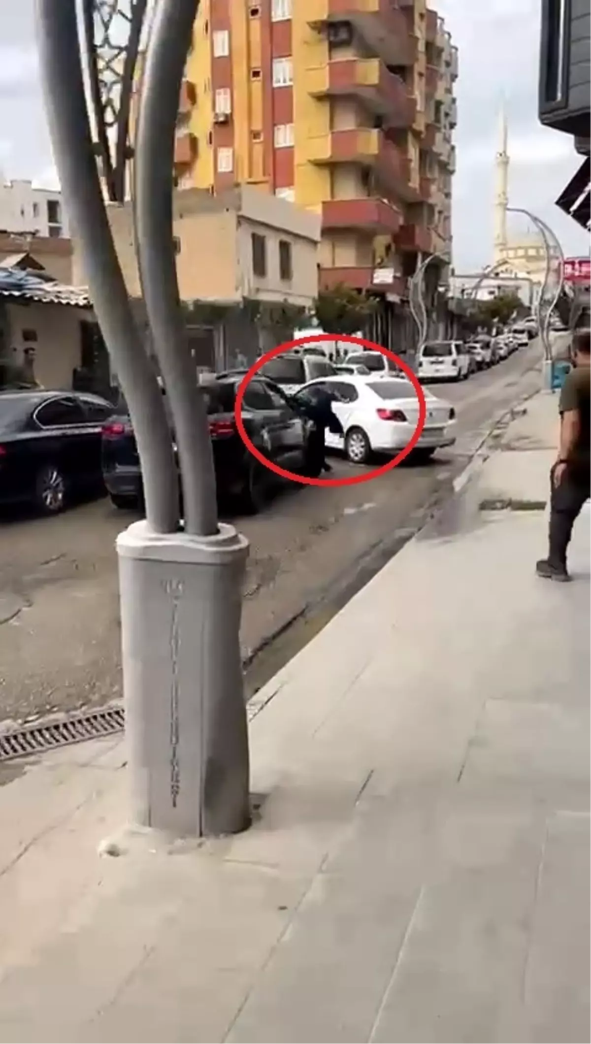 tartisma kanli bitti cip surucusu ayaklarini ezdi OppkiD6g.jpg