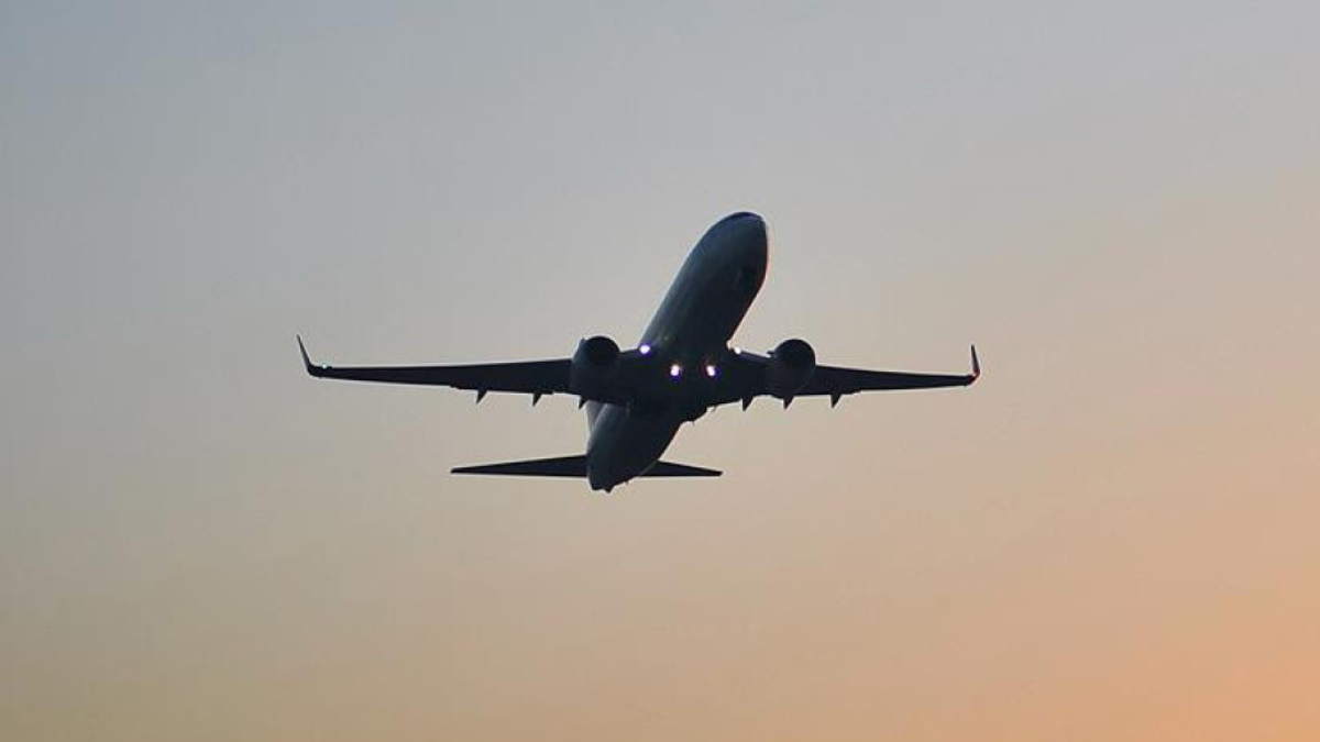 tayland basbakani ozel ucagiyla organ tasidi jg2hEHkB