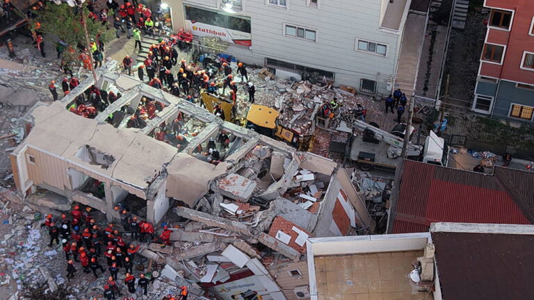 29 ekimde bina cokmustu gebzede coken binada ailesini kaybeden dilaraya aci haber bugun verildi x2WHeeaJ.jpg