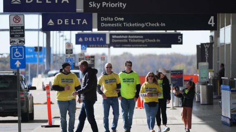 abdde hukumetin kapali kalmasi hava trafigini vurdu sistem alarm veriyor w1Jla75g.jpg