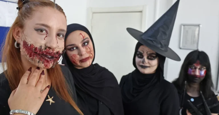 antalyada atabem kursiyerlerden korku filmi makyaji heAuWULC.webp