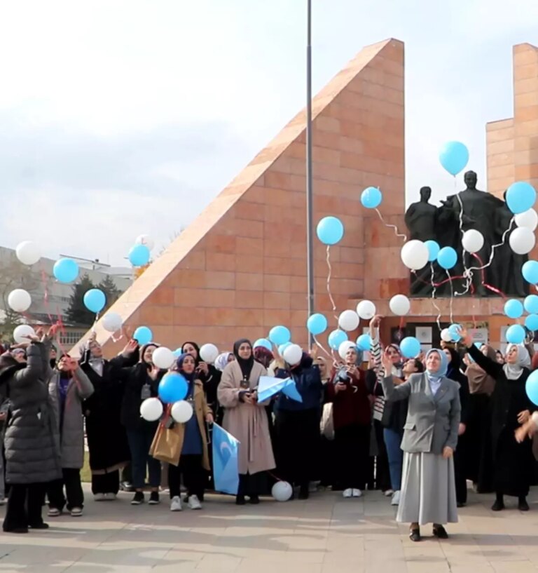 ataturk-universitesinde-dogu-turkistan-icin-farkindalik-eylemi-QehXBAtb.jpg