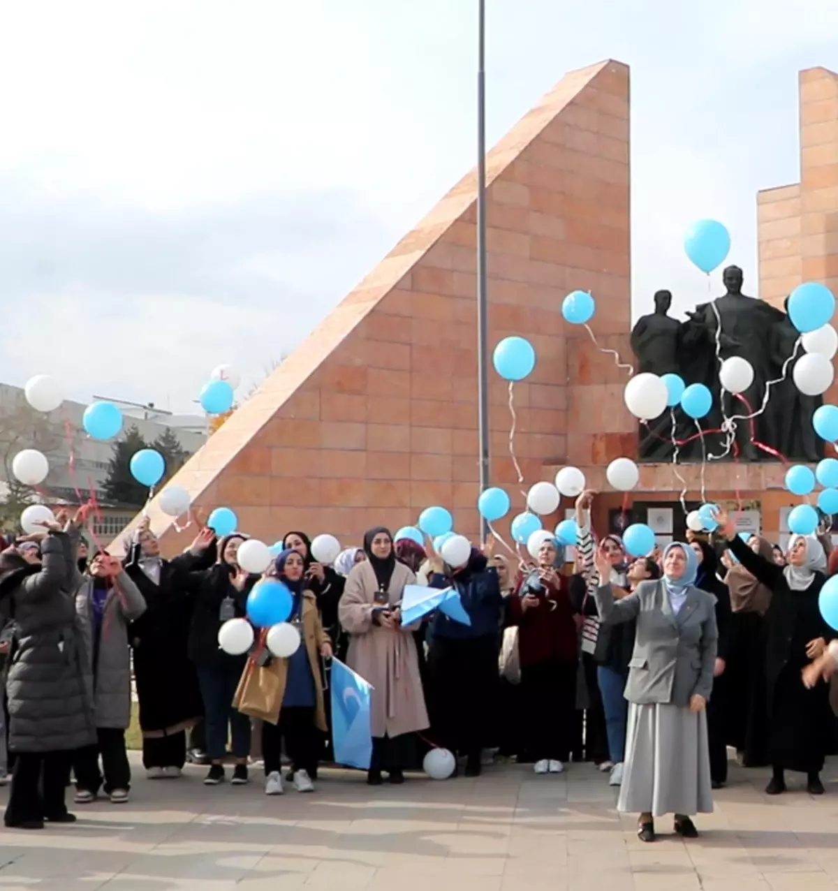 ataturk-universitesinde-dogu-turkistan-icin-farkindalik-eylemi-QehXBAtb.jpg