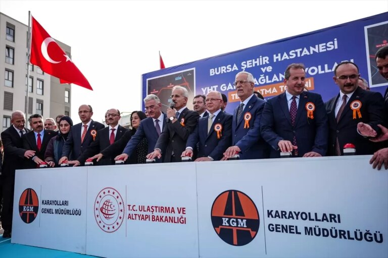 bakan-uraloglu-sehir-hastanesi-ve-yht-gari-baglanti-yollari-temel-atma-toreninde-konustu-aciklamasi-dR6mSPv1.jpg