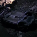 hakkaride kontrolden cikan otomobil dereye uctu 2 yarali UBcmnmsw.jpg