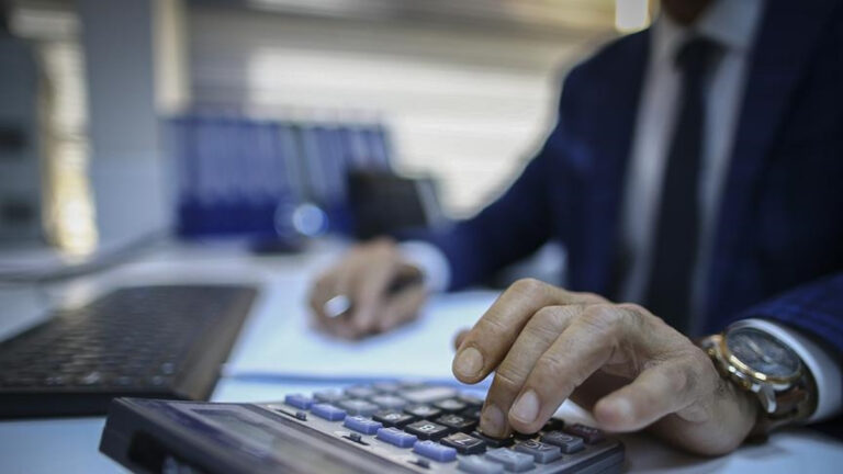 memur ve emeklinin 4 aylik zam orani hesaplamasi xb1xnQGL.jpg