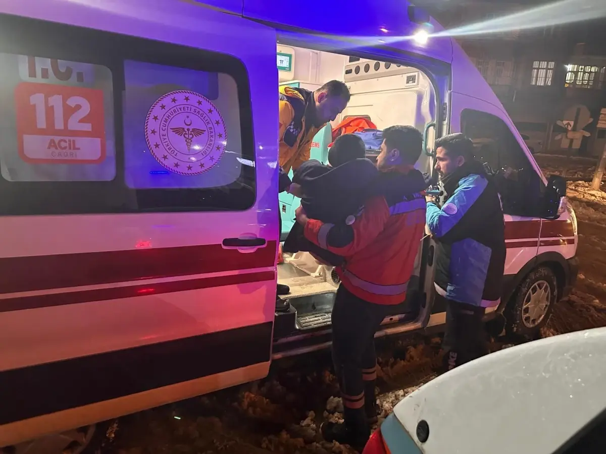 diyarbakirda-kardan-kapali-yolda-hastaya-umke-mudahalesi-21tFVpNW.jpg
