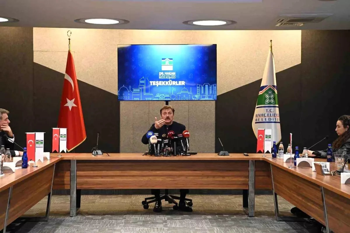 bahcelievler-belediye-baskani-hakan-bahadir-yarisi-bizden-kampanyasinda-turkiye-birincisiyiz-LsVSbg9U.jpg