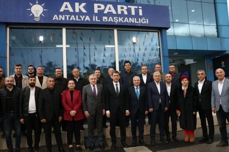 bakan-bak-ak-parti-antalya-il-baskanligini-ziyaret-etti-dUraH7YH.jpg