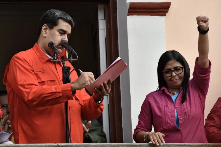 maduro-ihanete-mi-ugradi-koltuguna-oturan-delcy-rodriguezin-abd-ile-gorustugu-iddia-edildi-weEnc8vQ.jpg