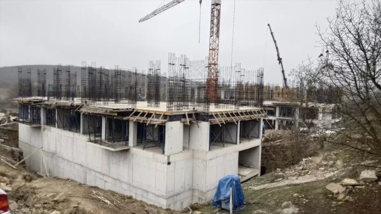 toki-asarcikta-konut-insaatlarina-devam-ediyor-AFt4jIsO.jpg