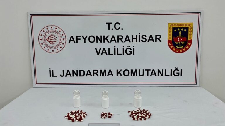 afyonkarahisarda-uyusturucu-operasyonu-4-zanli-tutuklandi-RmM8gVvJ.jpg