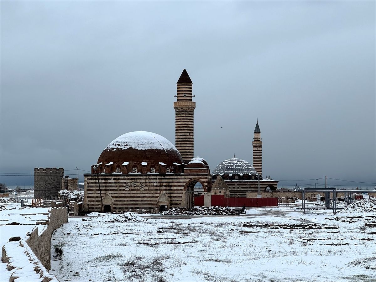 Doğu Anadolu’da Kar Engeli: 317 Yerleşim Yeri Ulaşıma Kapandı